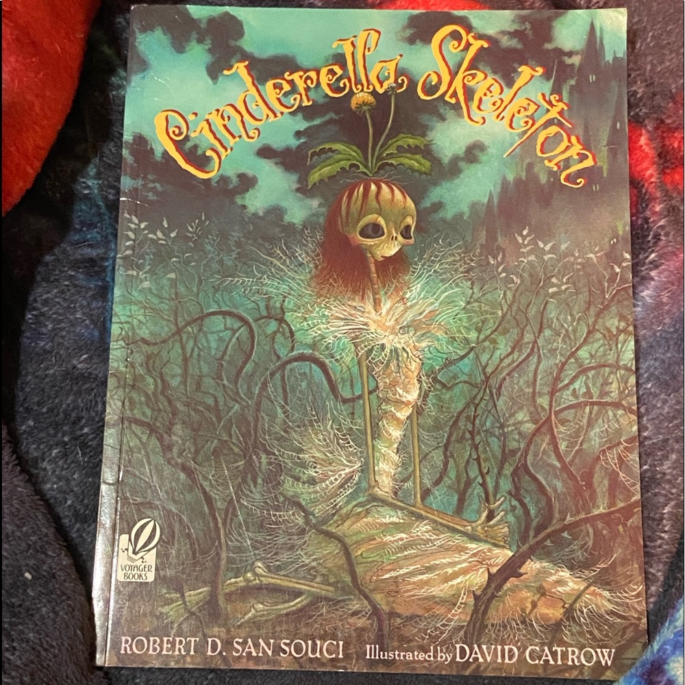 Cinderella Skeleton~Large Paperback Book~GORGEOUS Illustrations, Great Story GUC - Picture 3 of 5